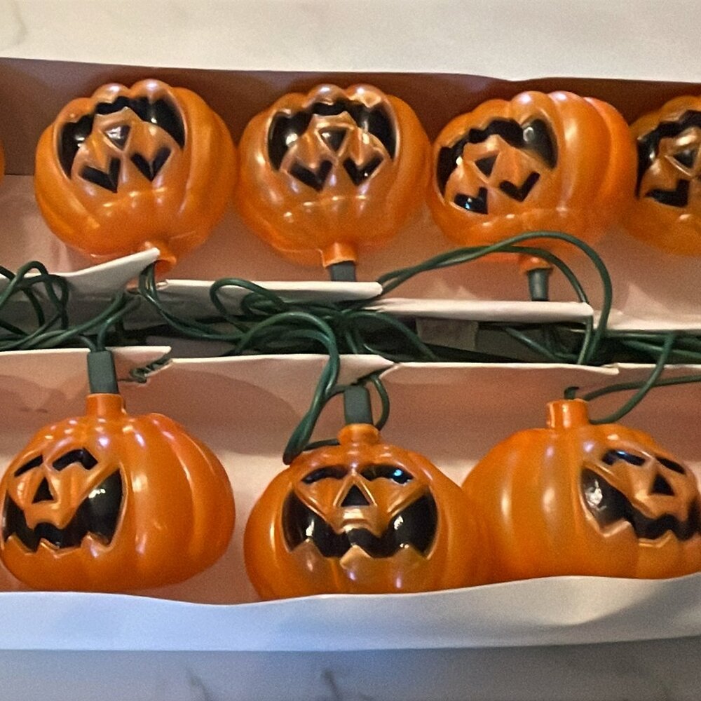 Vintage 90s Halloween 10 Light String Pumpkin Blow Mold Set with Box - 9 ft long